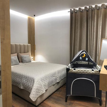 Alajs Apartament Vlorë Екстериор снимка