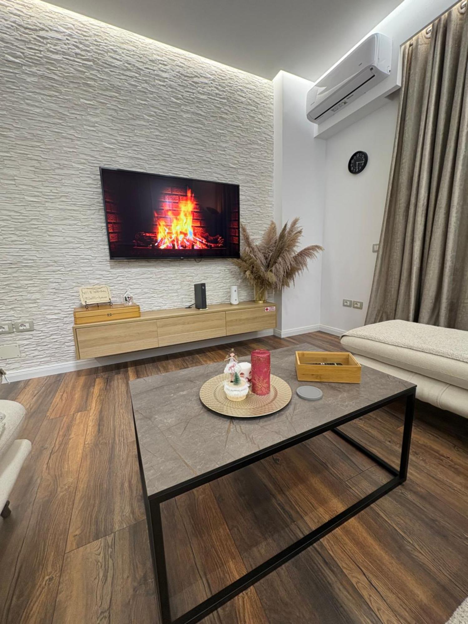 Alajs Apartament Vlorë Екстериор снимка