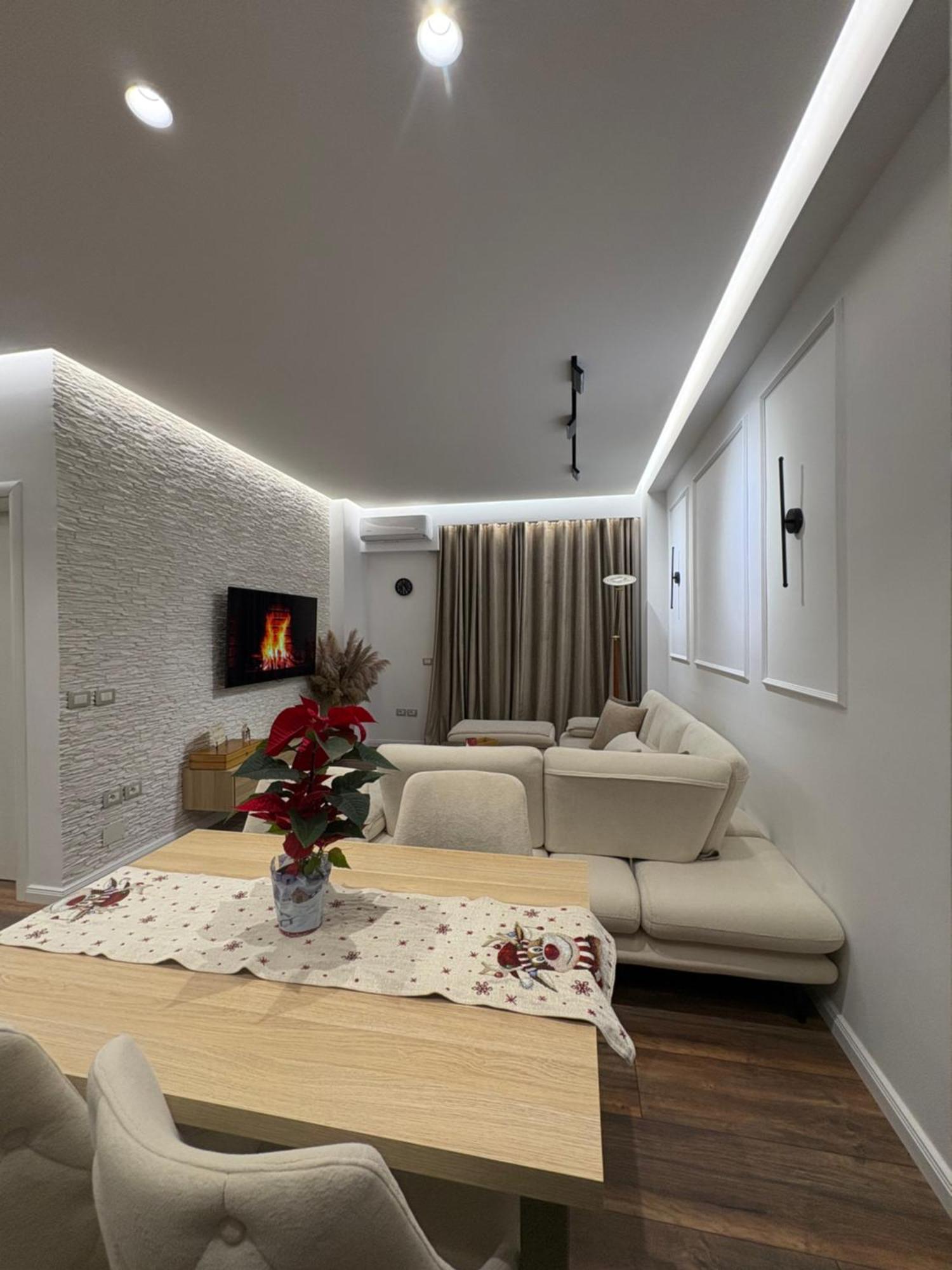Alajs Apartament Vlorë Екстериор снимка