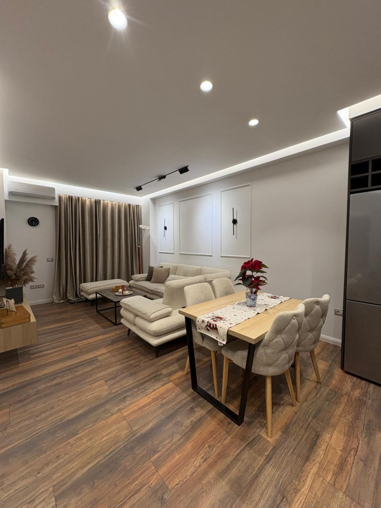 Alajs Apartament Vlorë Екстериор снимка