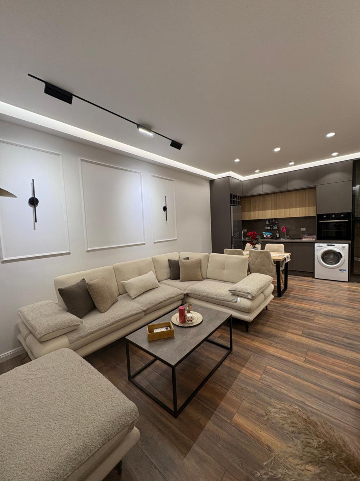 Alajs Apartament Vlorë Екстериор снимка