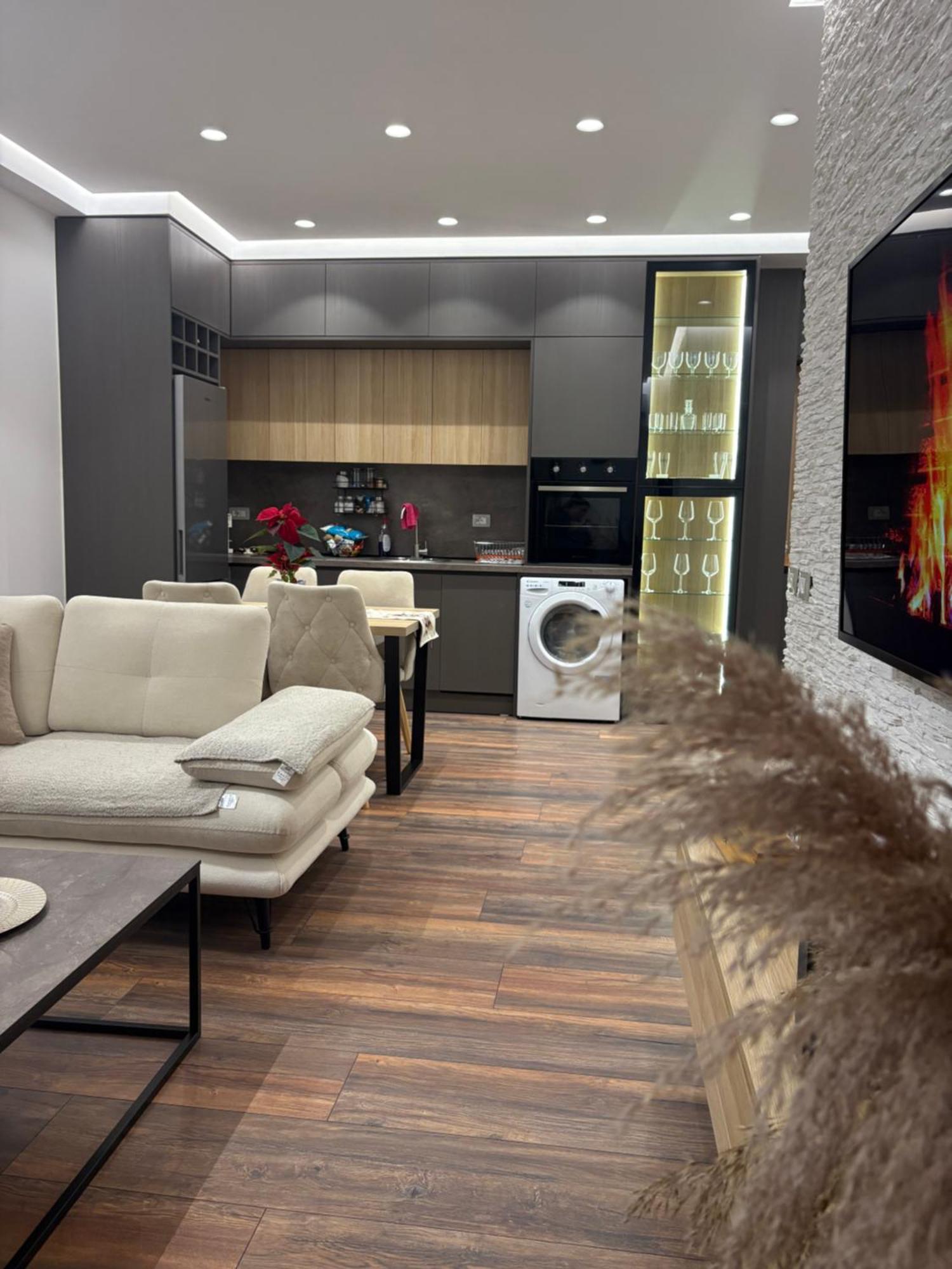 Alajs Apartament Vlorë Екстериор снимка